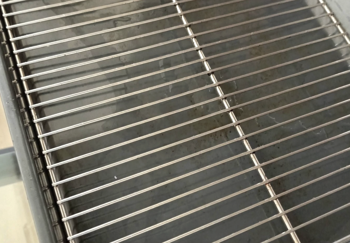 Oven rack after cleaning — clean and bright